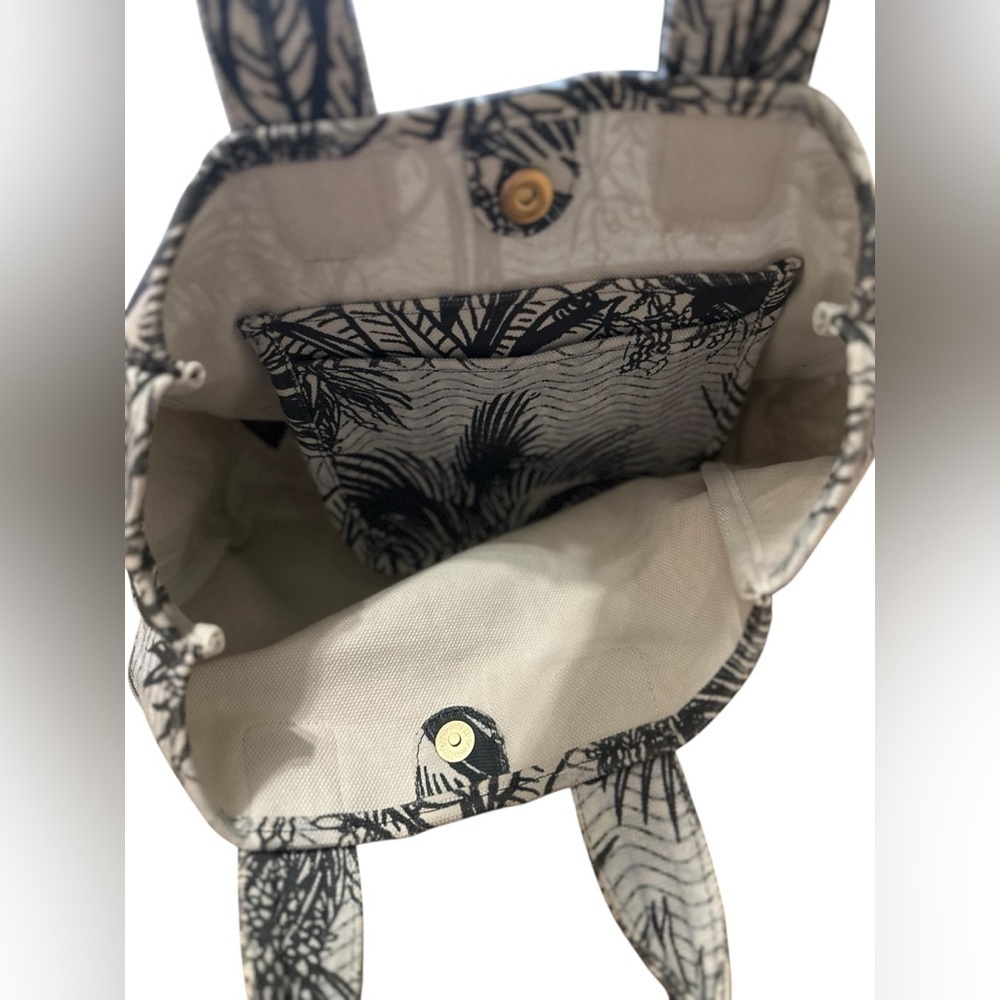 Vince Camuto Amia Tropical Navy Cotton Canvas Tote Bag - Picture 9 of 11